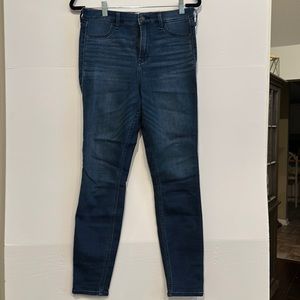 Abercrombie & Fitch. Jean legging high rise. Size 29/8R.